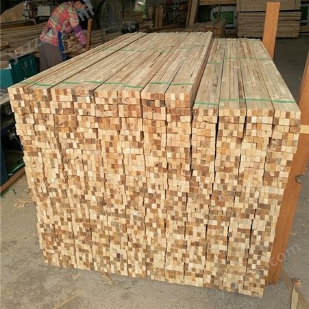 建亿建筑 绿化杆 杉木杆 辐射松材质方木板工程使用 不开裂